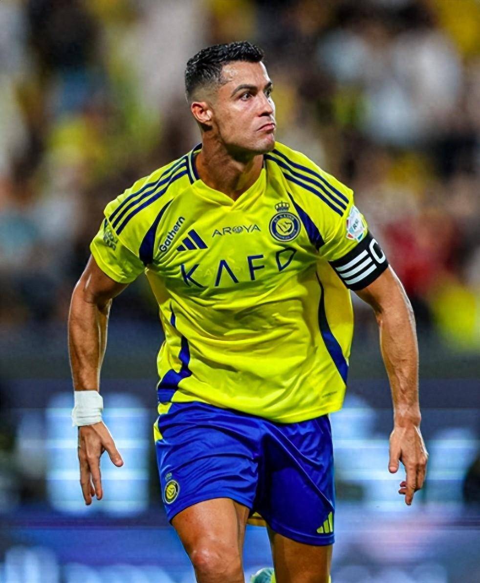  c罗在日本队比赛中突破纪录,大胜引发热议的是谁 