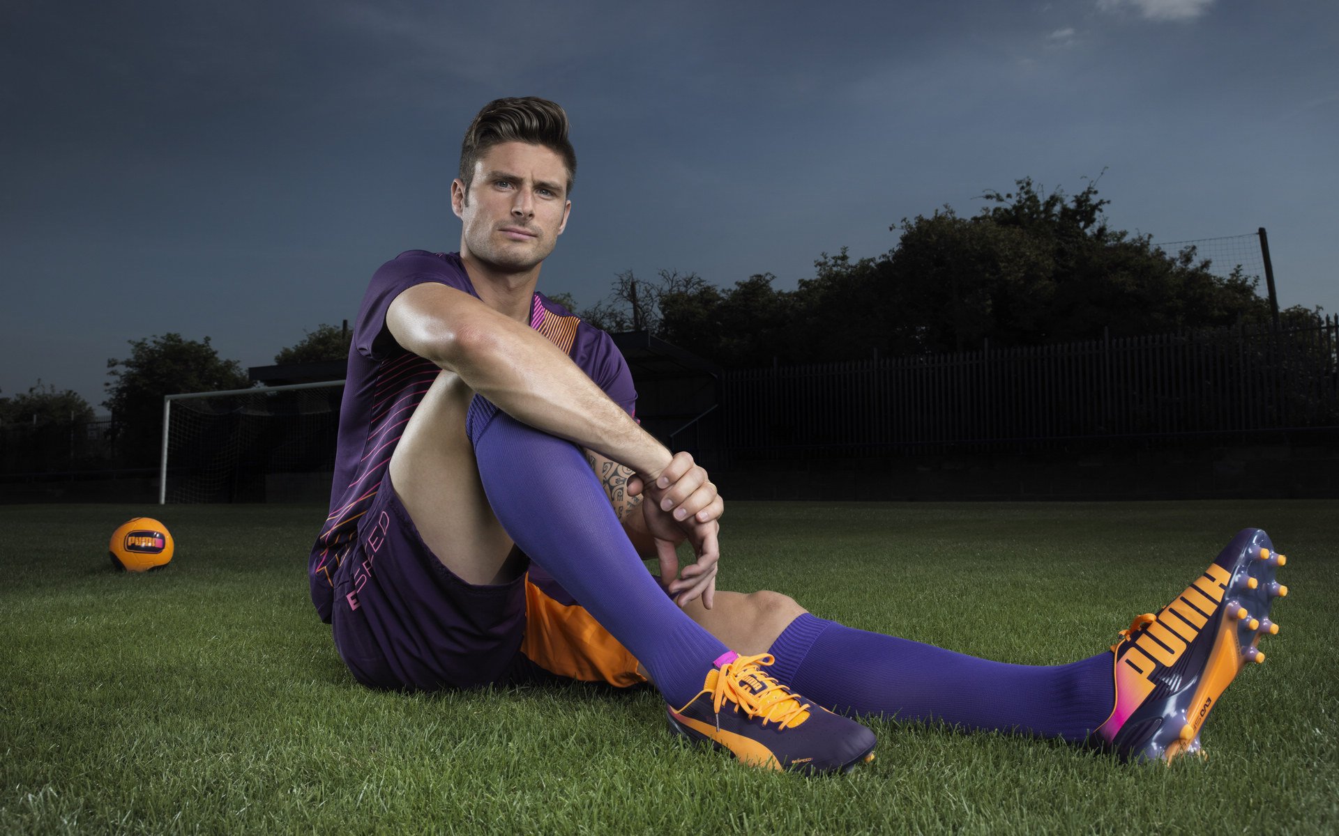 -F1赛车赛场焦点！西班牙队对阵日本队，核心球员受伤，球队前景蒙阴影